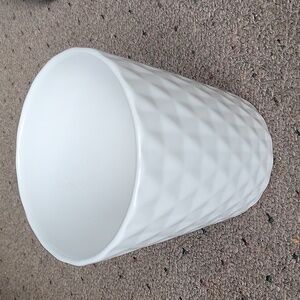 White Ceramic Glazed Raised Diamond Design Flower Pot